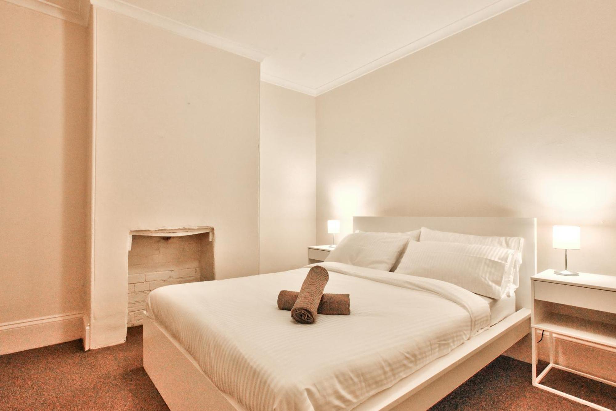 Stylish 3-bedroom Near Darling Harbour - Free E-bikes! * Sydney