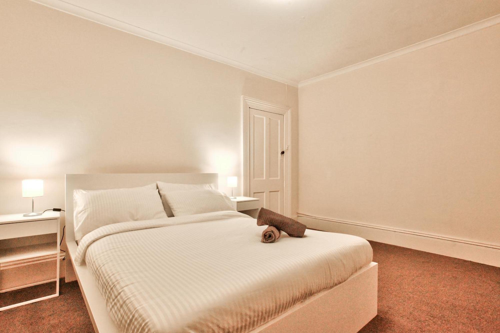Stylish 3-bedroom Near Darling Harbour - Free E-bikes!