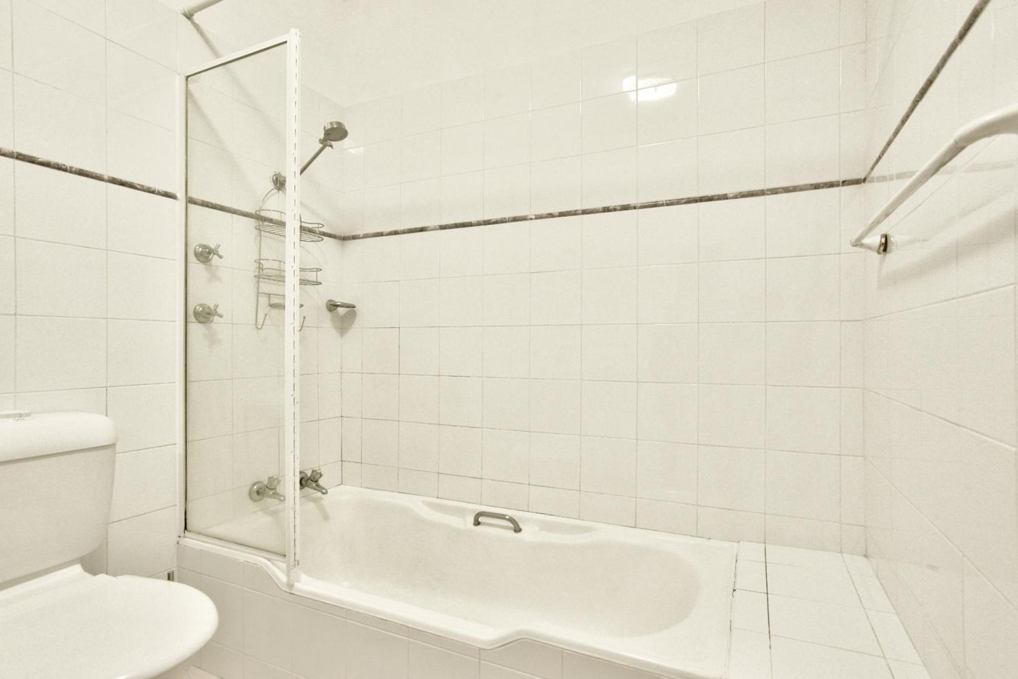 Stylish 3-bedroom Near Darling Harbour - Free E-bikes! * Sydney
