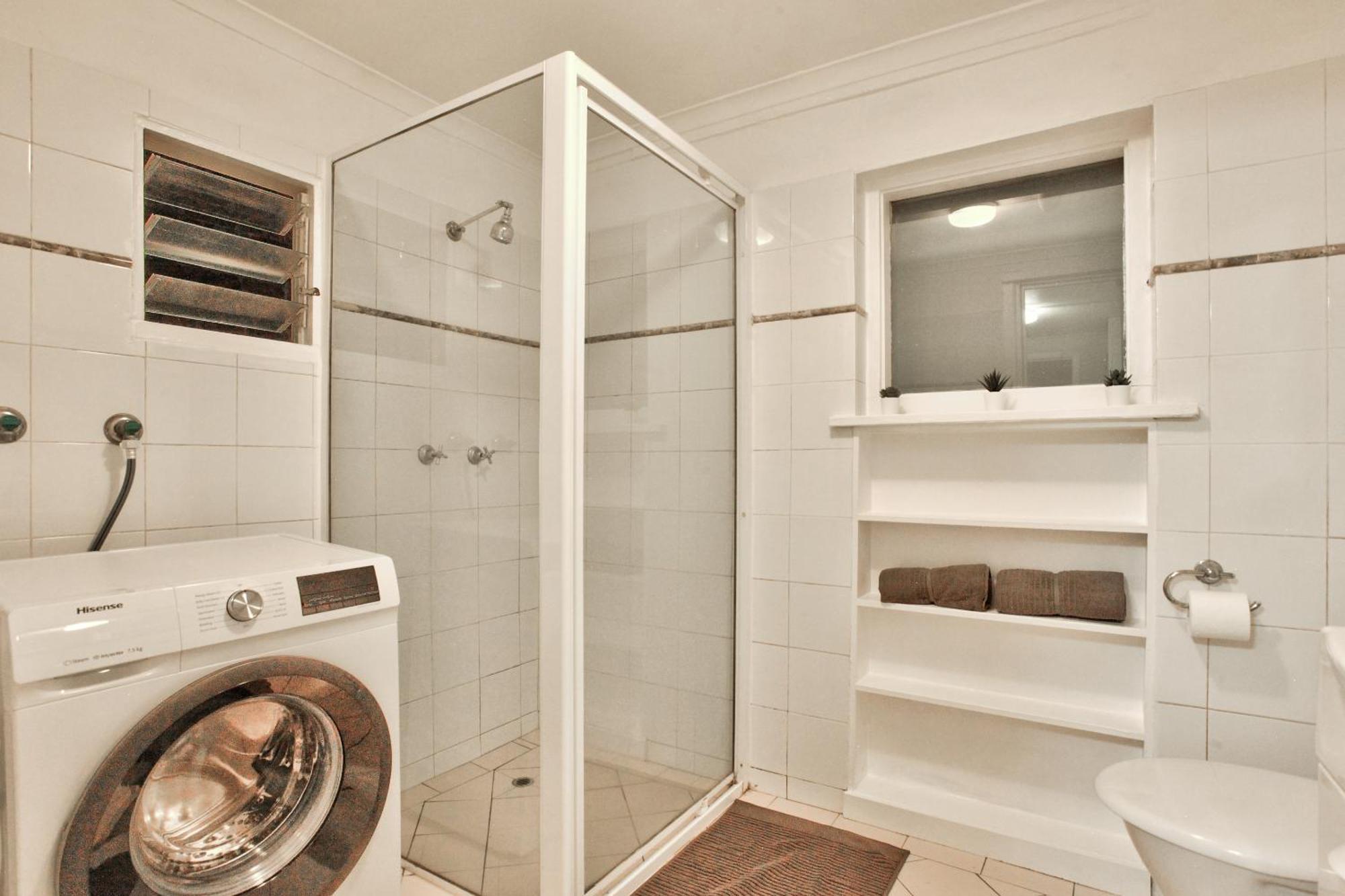 Stylish 3-bedroom Near Darling Harbour - Free E-bikes! Sydney