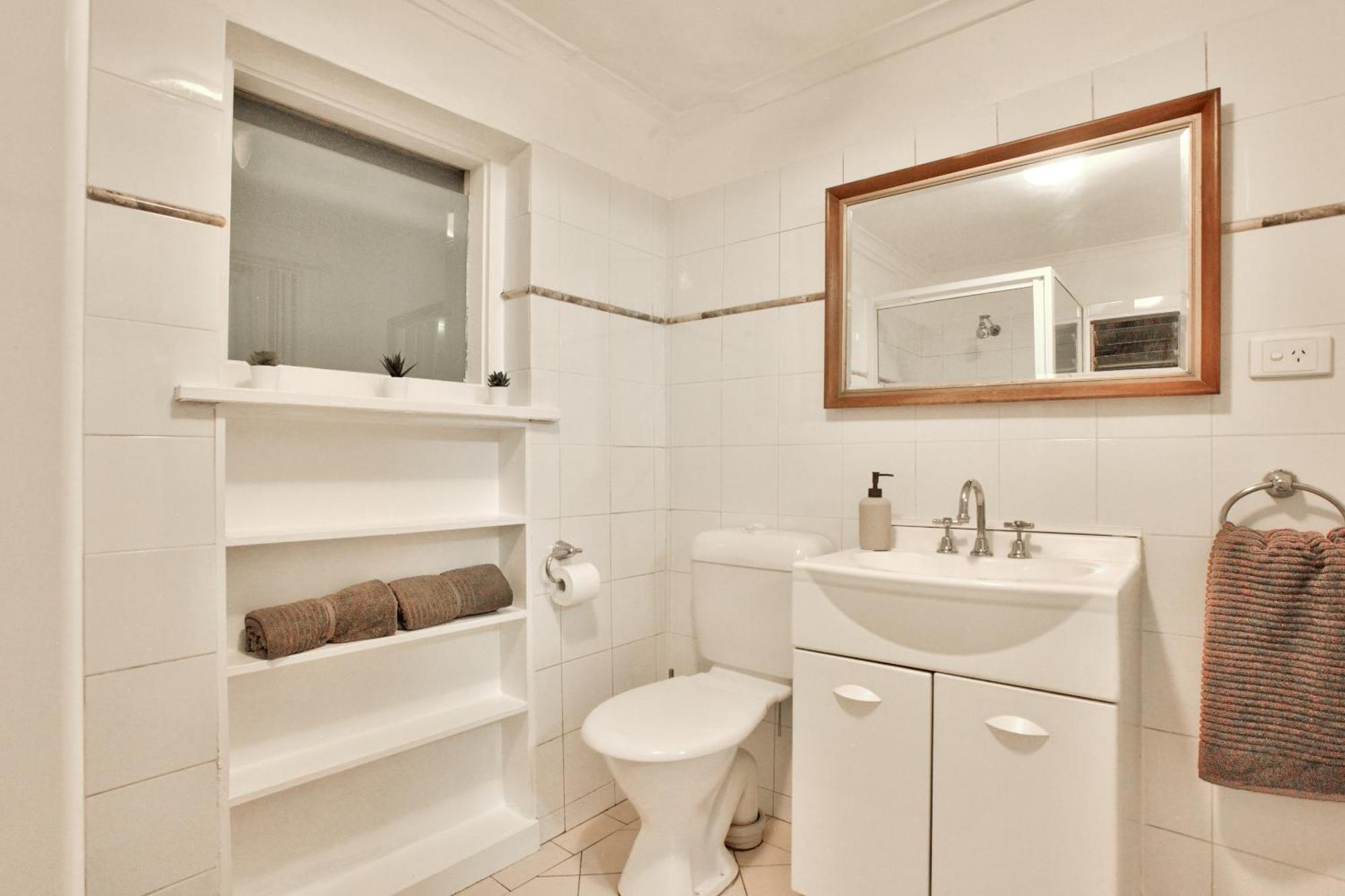 Stylish 3-bedroom Near Darling Harbour - Free E-bikes! Apartment Sydney