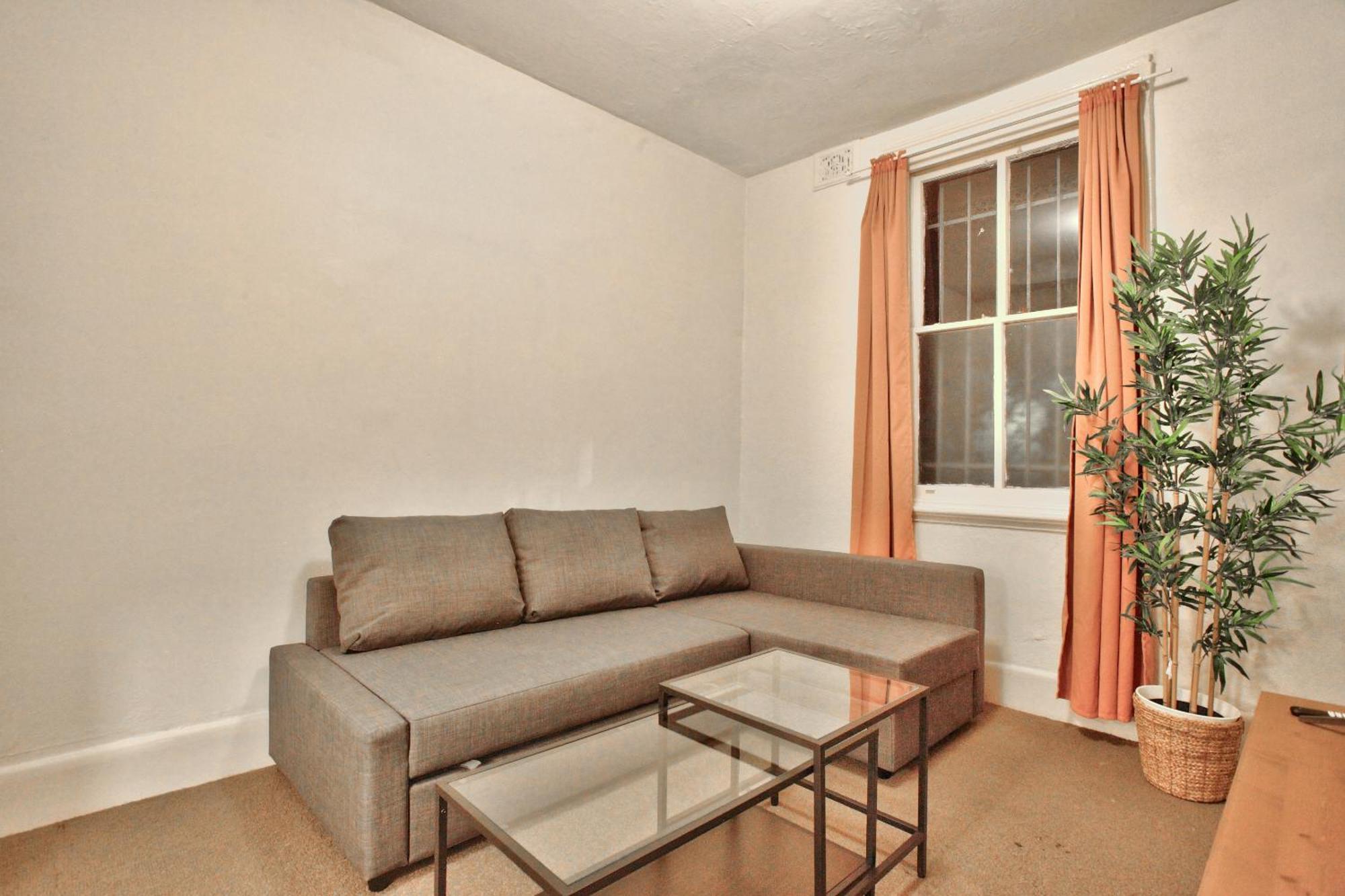 Stylish 3-bedroom Near Darling Harbour - Free E-bikes!