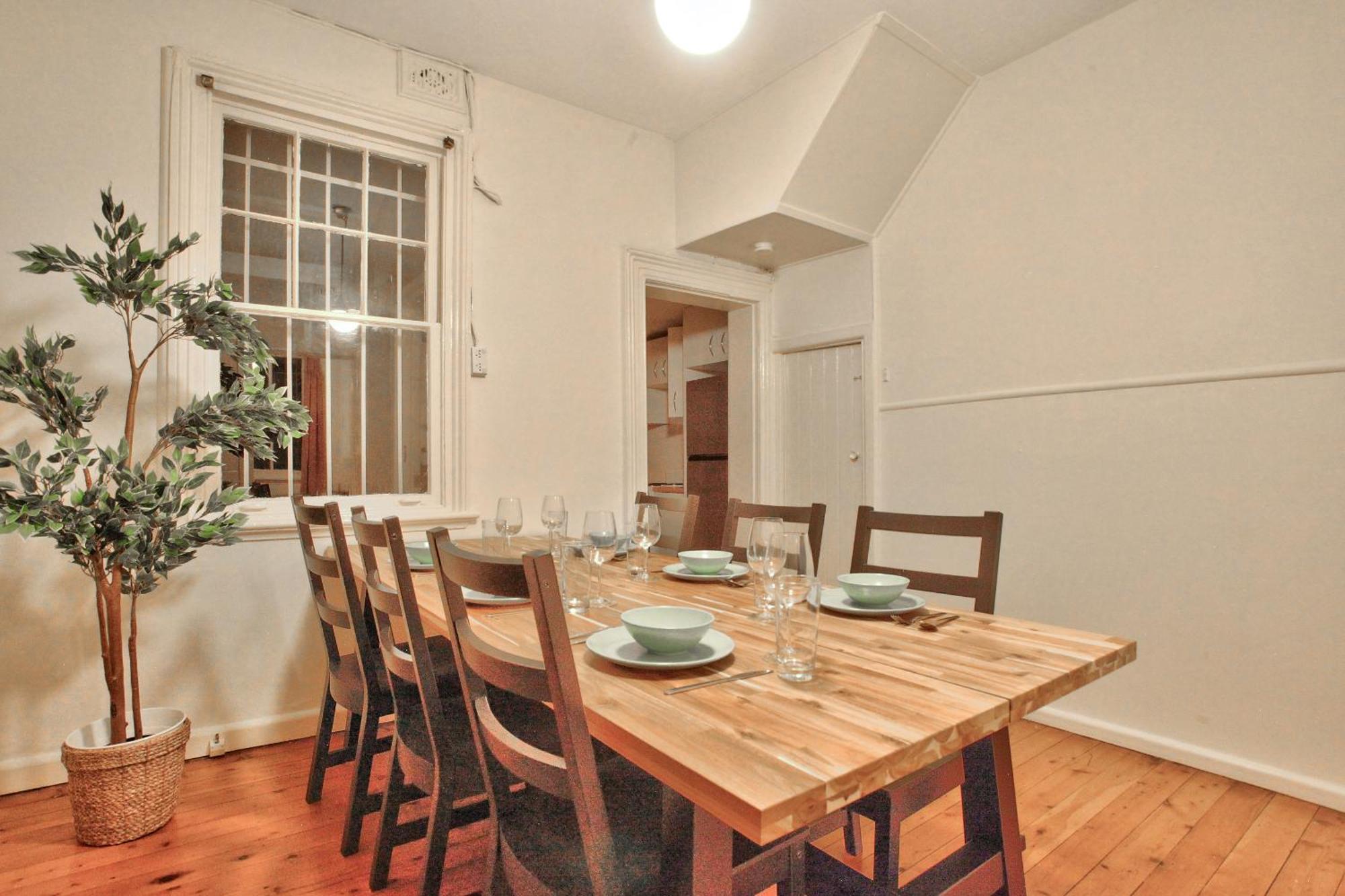 Apartment Stylish 3-bedroom Near Darling Harbour - Free E-bikes! *