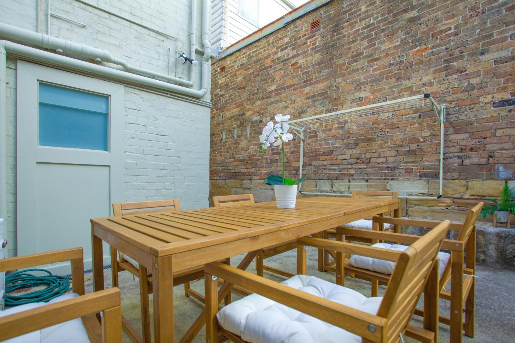 Stylish 3-bedroom Near Darling Harbour - Free E-bikes! Apartment