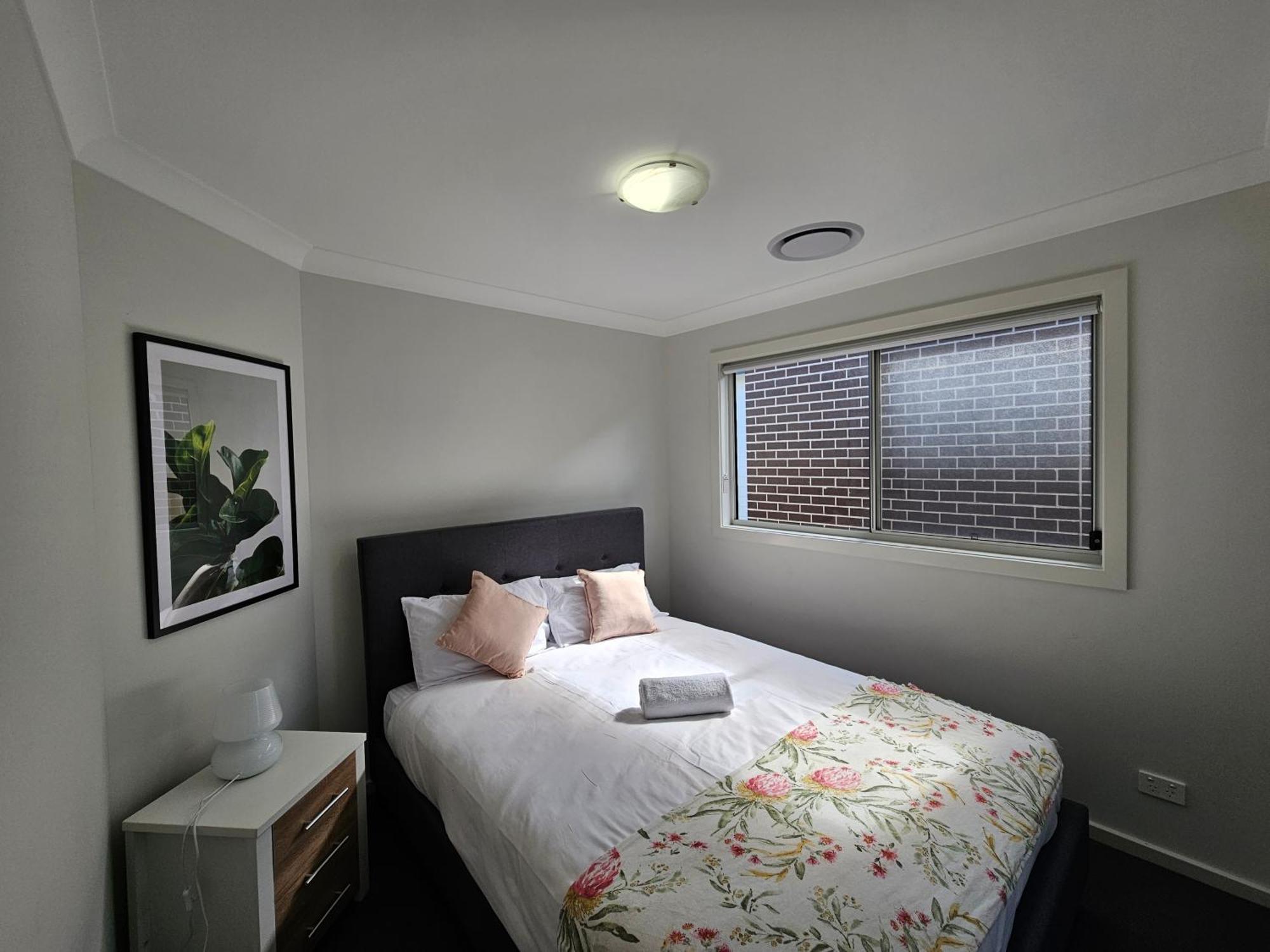 Bardia Quiet & Adorable Modern 5 Bedroom House * Sydney