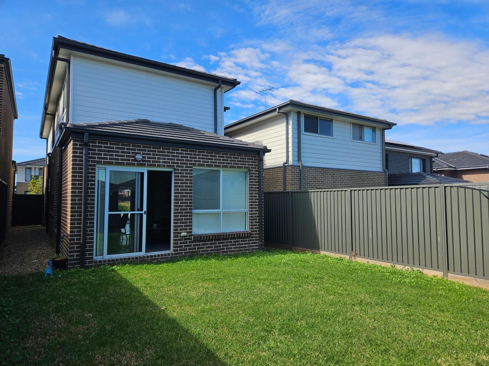 Holiday home Bardia Quiet & Adorable Modern 5 Bedroom House Sydney