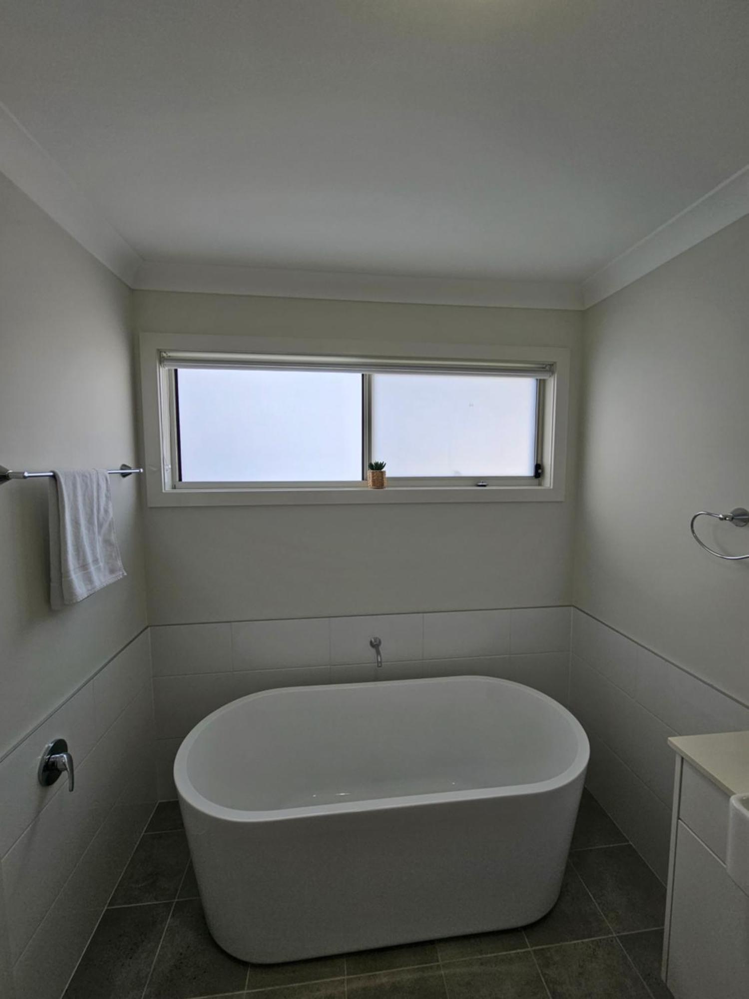 Bardia Quiet & Adorable Modern 5 Bedroom House * Sydney
