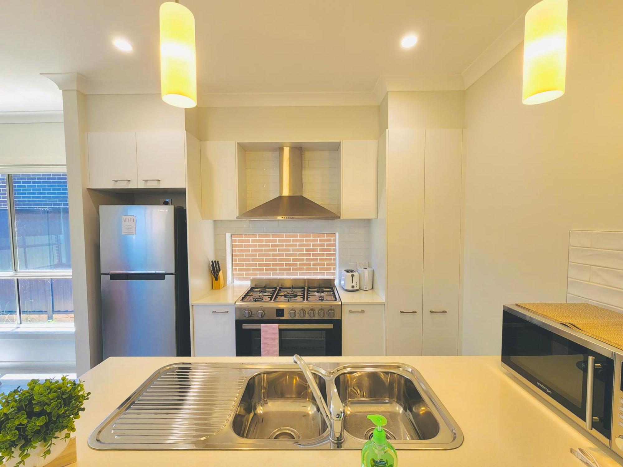 Holiday home Bardia Quiet & Adorable Modern 5 Bedroom House Sydney