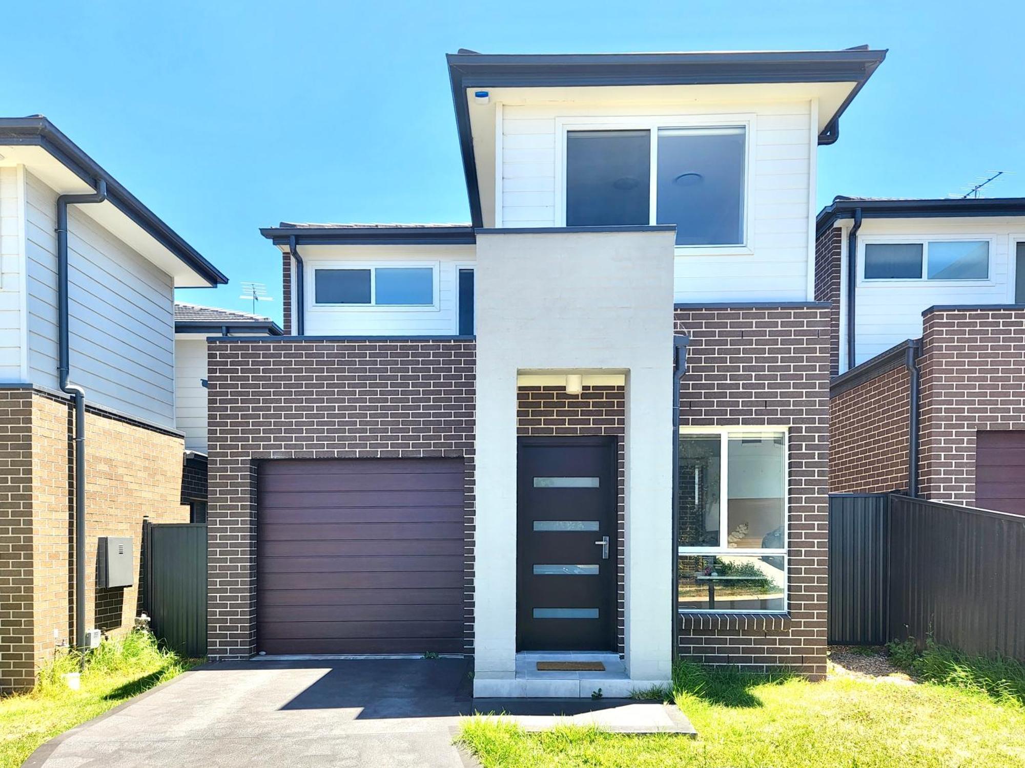 Bardia Quiet & Adorable Modern 5 Bedroom House * Sydney