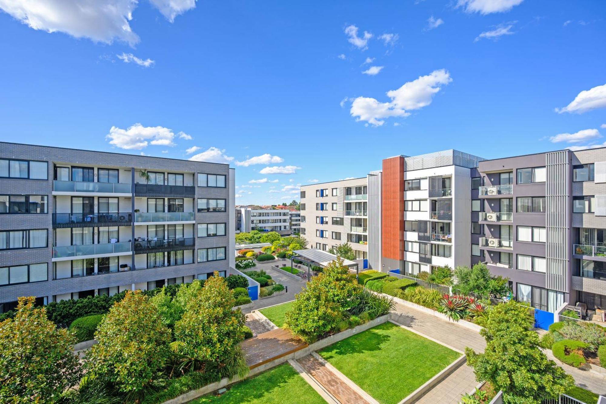 Apartment Campsie 2 Bedroom Shop&parking