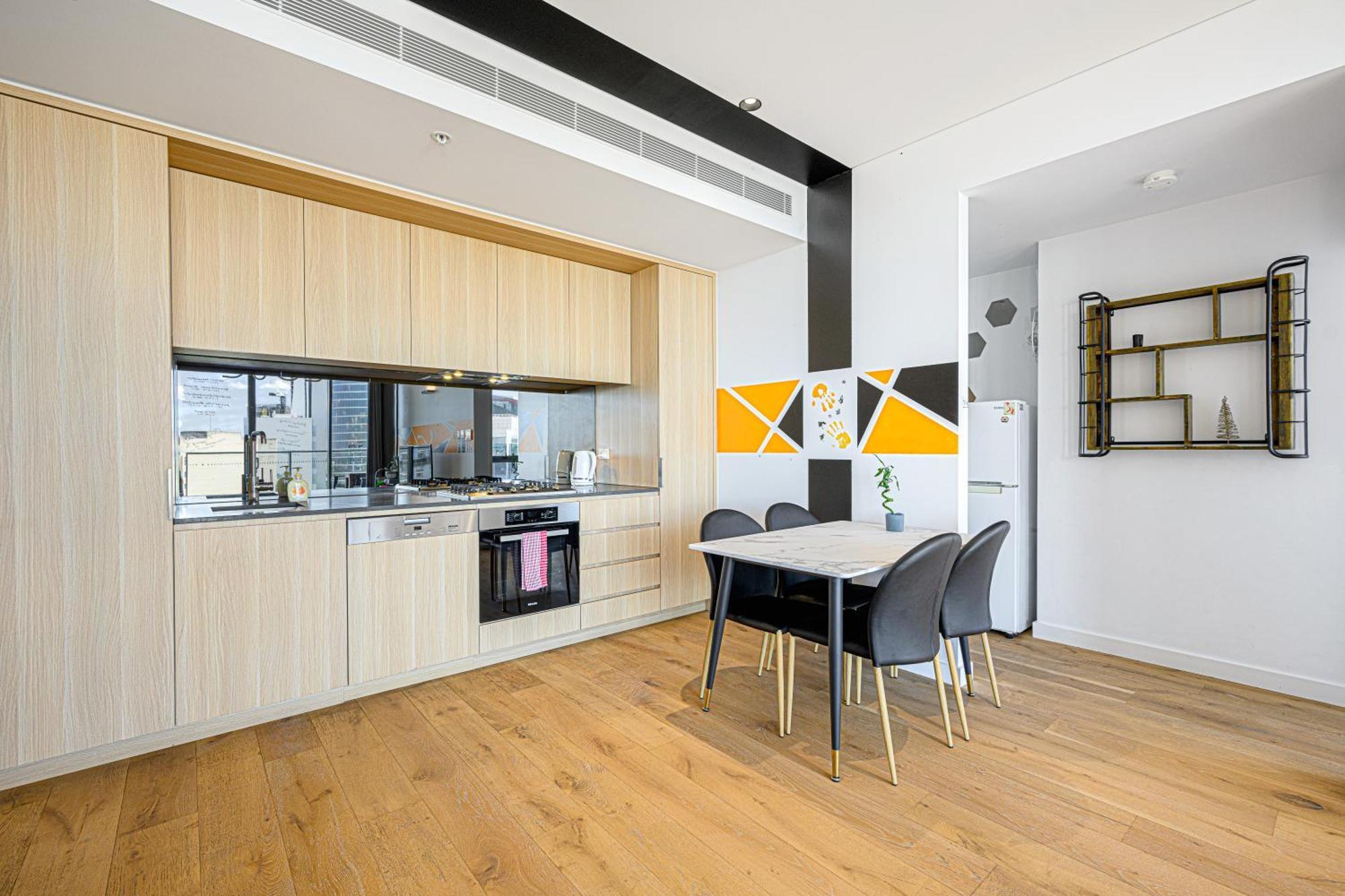 Stunning New 2 Bedrooms Shopping & Parking Sydney