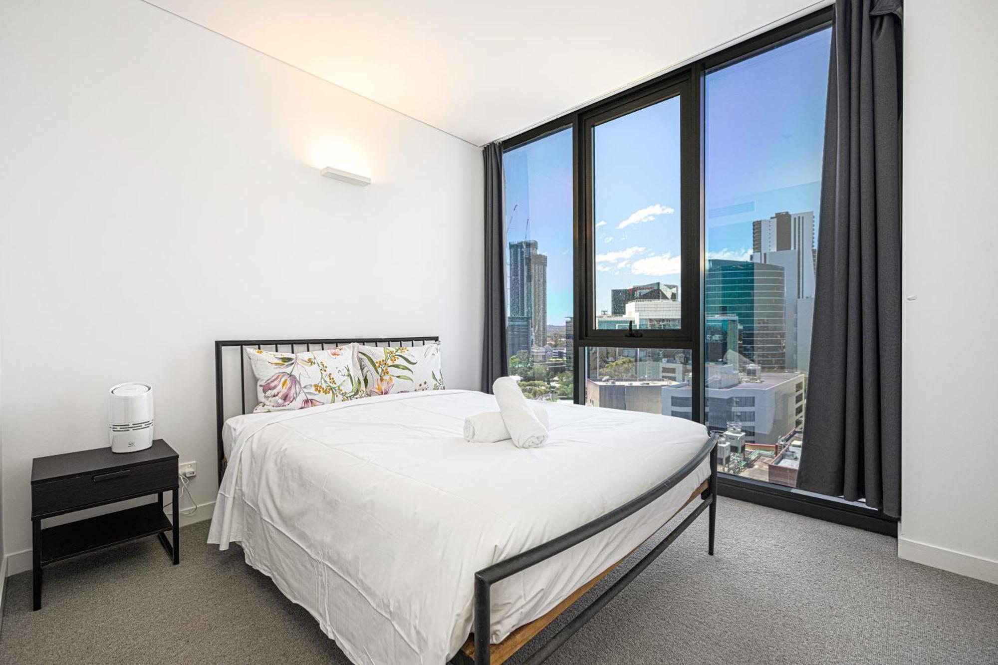 Stunning New 2 Bedrooms Shopping & Parking Apartment Sydney