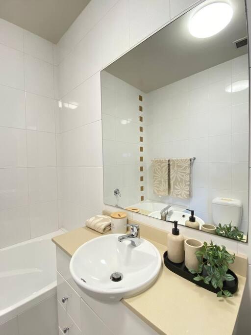 In Chiswick With Pool, Sauna & Gym Sydney