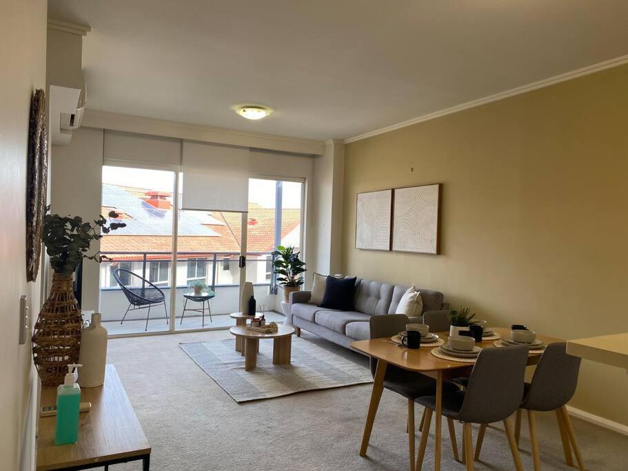 Apartment In Chiswick With Pool, Sauna & Gym Sydney