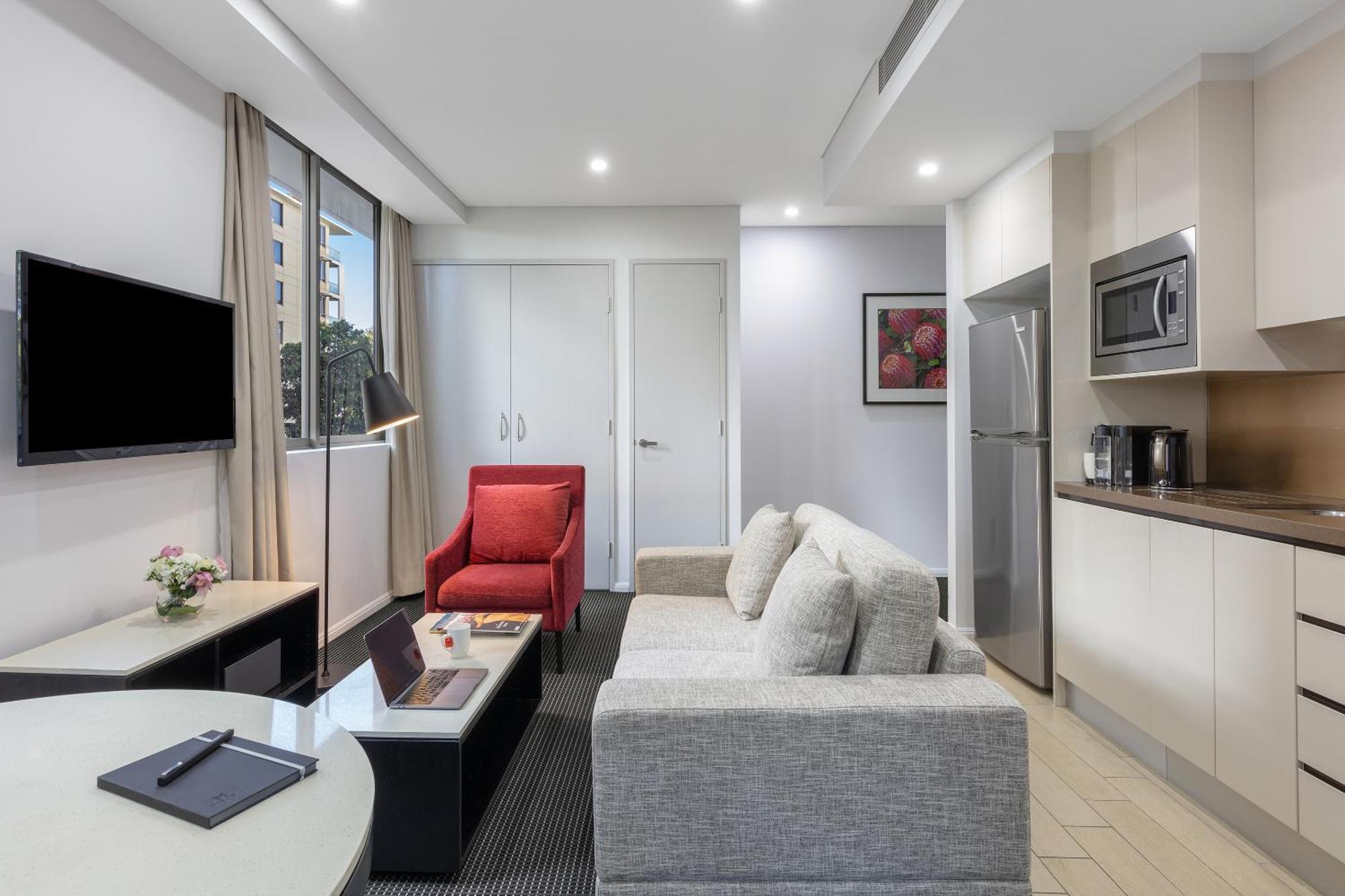 Hotel Meriton North Ryde 5*