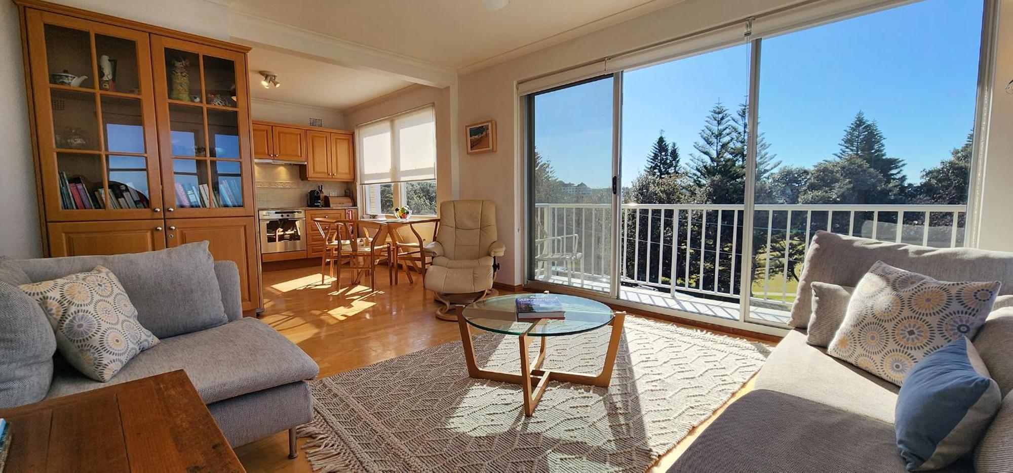 Apartment Watch The Sunrise Over Coogee 2 Bedrooms+garage Sydney
