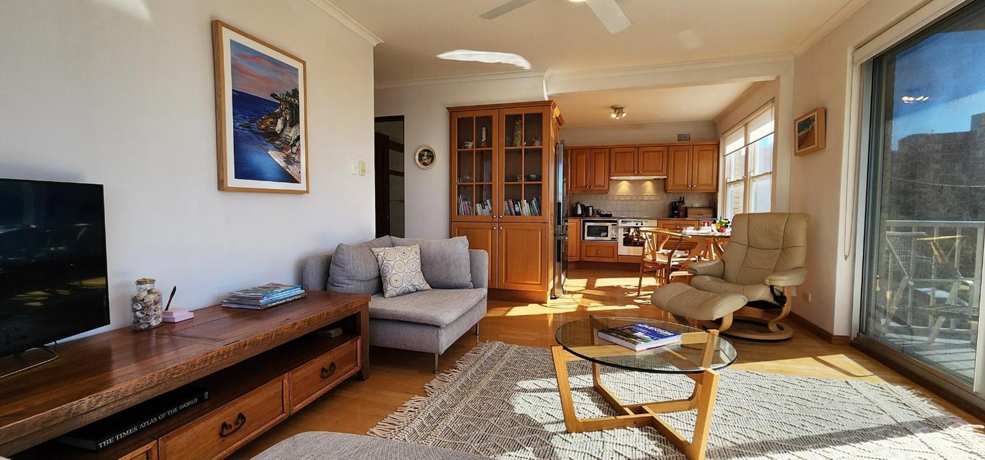 Watch The Sunrise Over Coogee 2 Bedrooms+garage Apartment Sydney