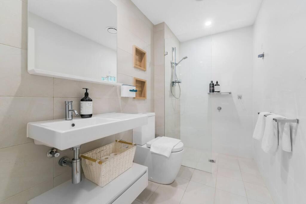 Blue Nest 2b2b Modern Apartment