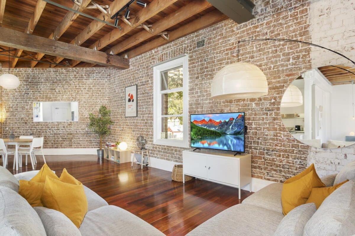 New York-style Loft In Cbd With Views
