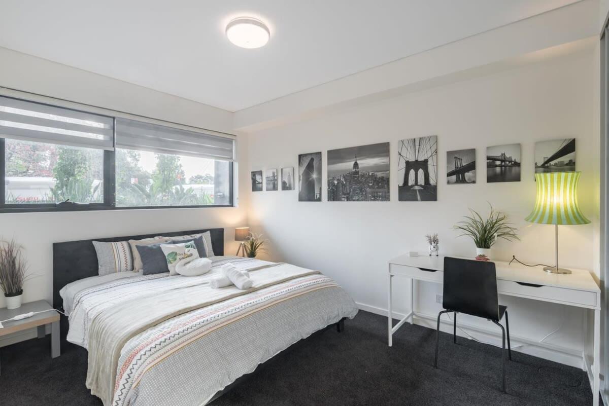 Apartment King Bed Study Homebush Sleeps 5