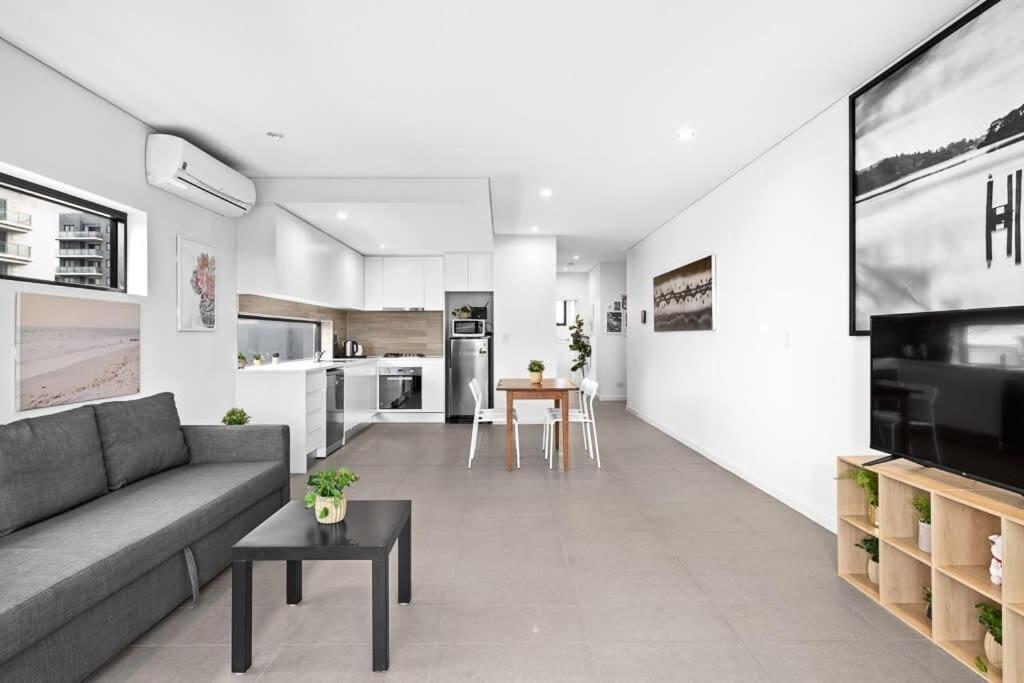 New Modern 2br 2baths In Homebush Sleeps 6 *