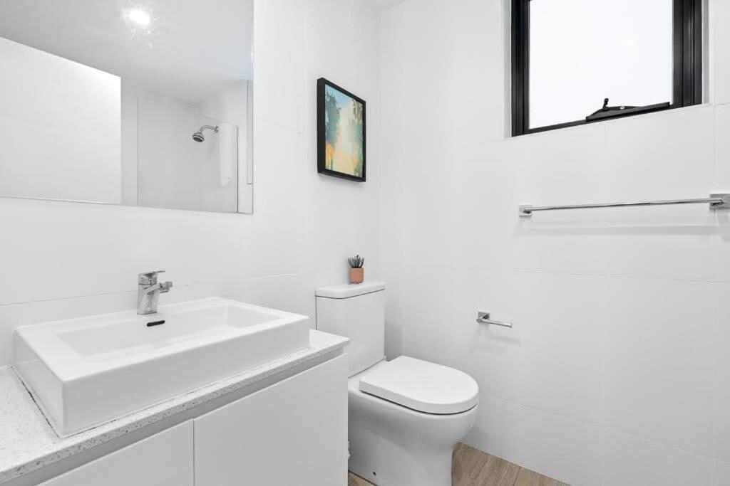 New Modern 2br 2baths In Homebush Sleeps 6 Apartment