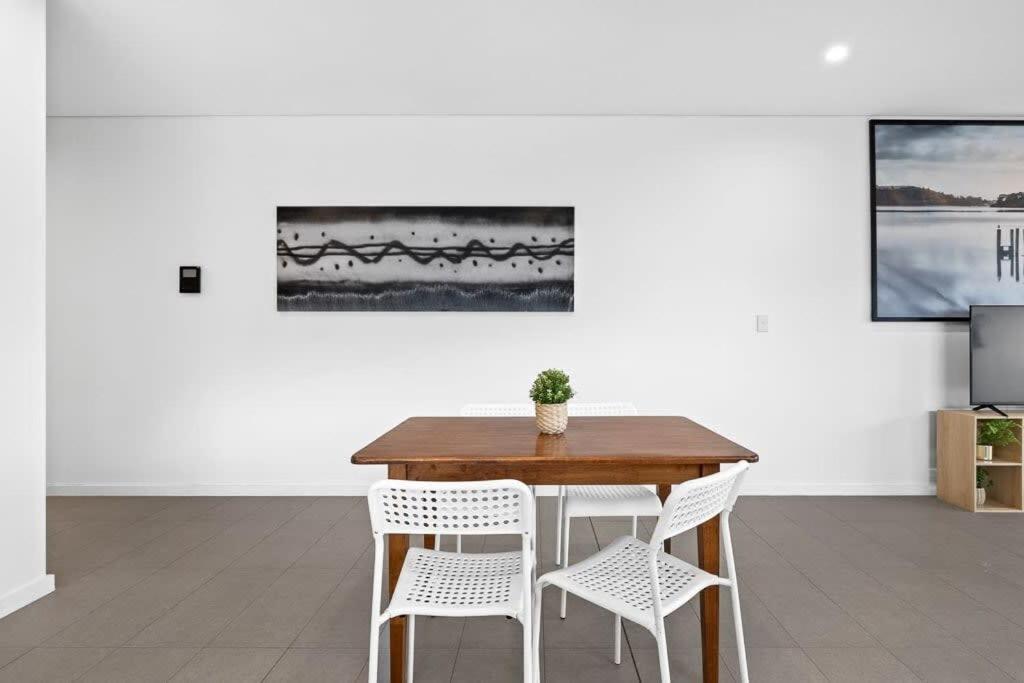 New Modern 2br 2baths In Homebush Sleeps 6 *