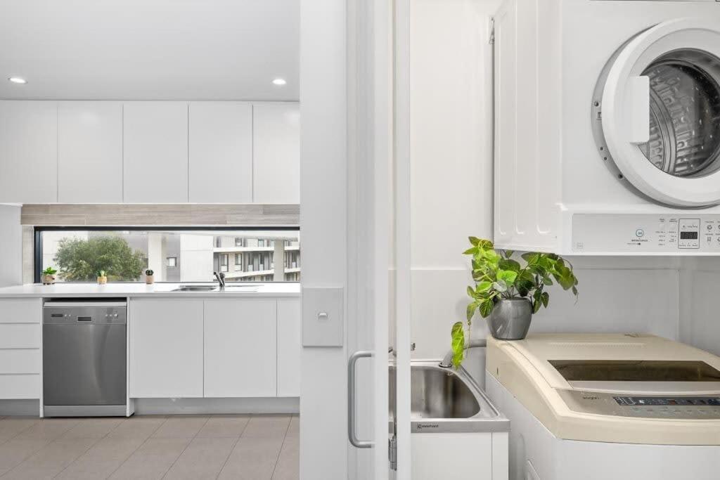 New Modern 2br 2baths In Homebush Sleeps 6 Apartment *