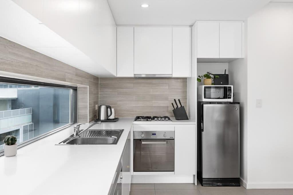 New Modern 2br 2baths In Homebush Sleeps 6 * Sydney