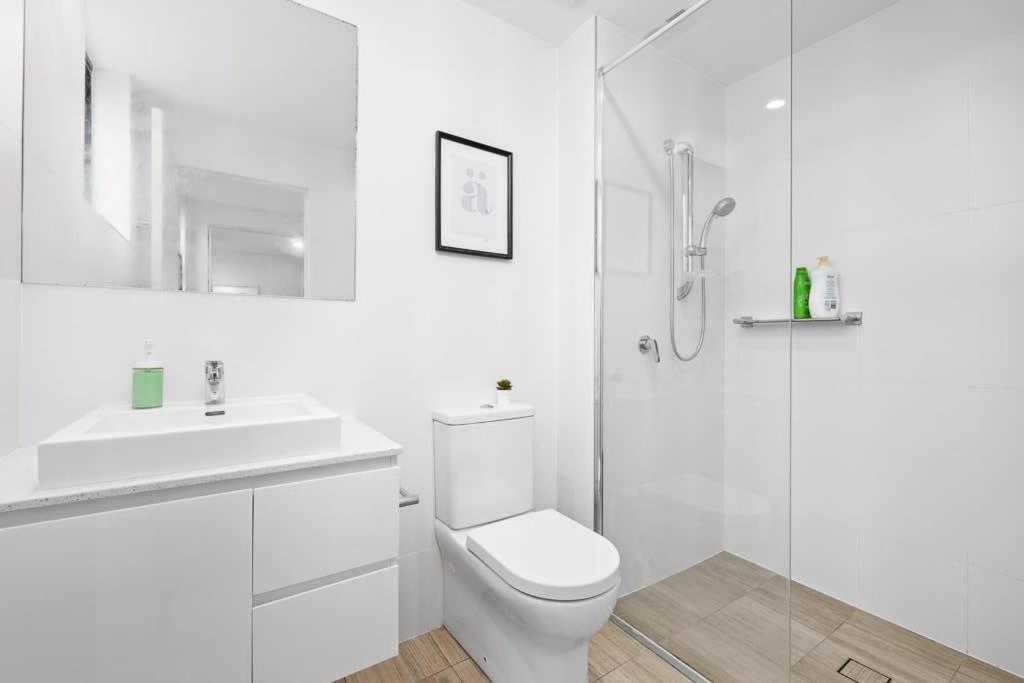 New Modern 2br 2baths In Homebush Sleeps 6 Apartment *