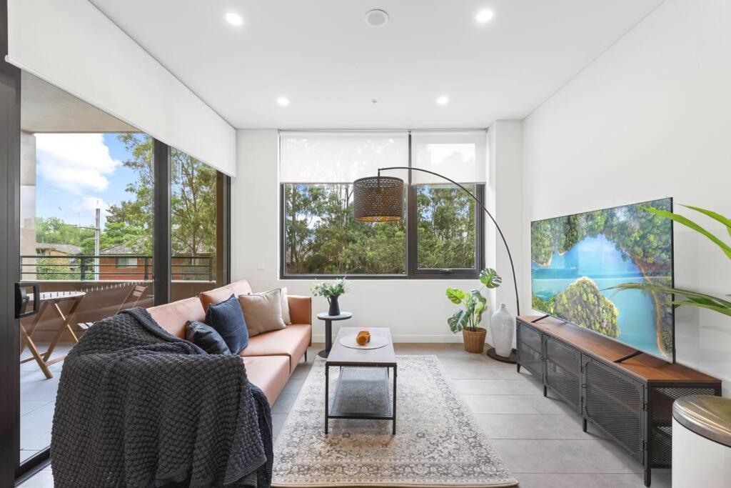 City Living: 1-bed Apt + Study Close Mq Station