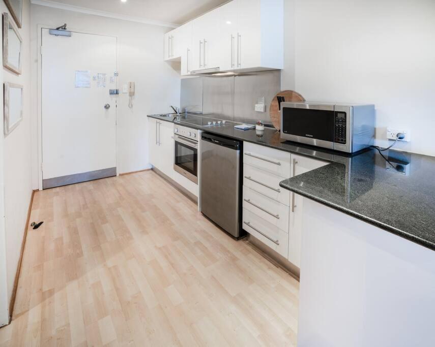 Apartment New! Ideal 1br Beachside With Pool Sydney