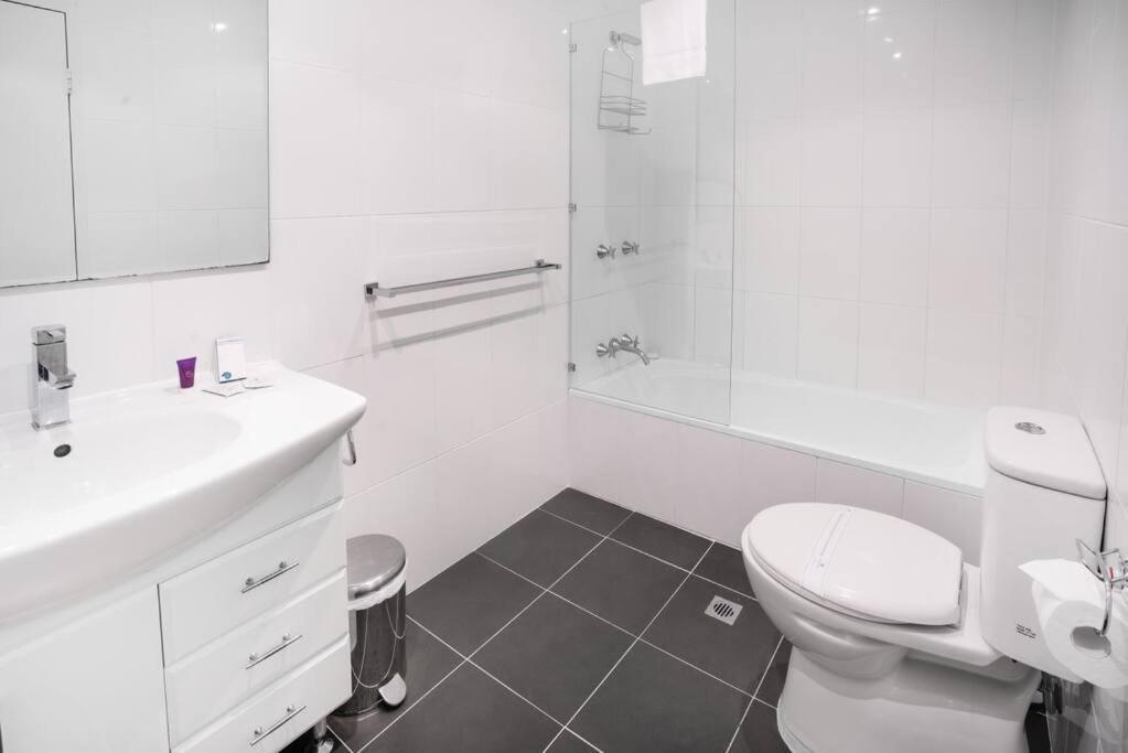 New! Ideal 1br Beachside With Pool Apartment *