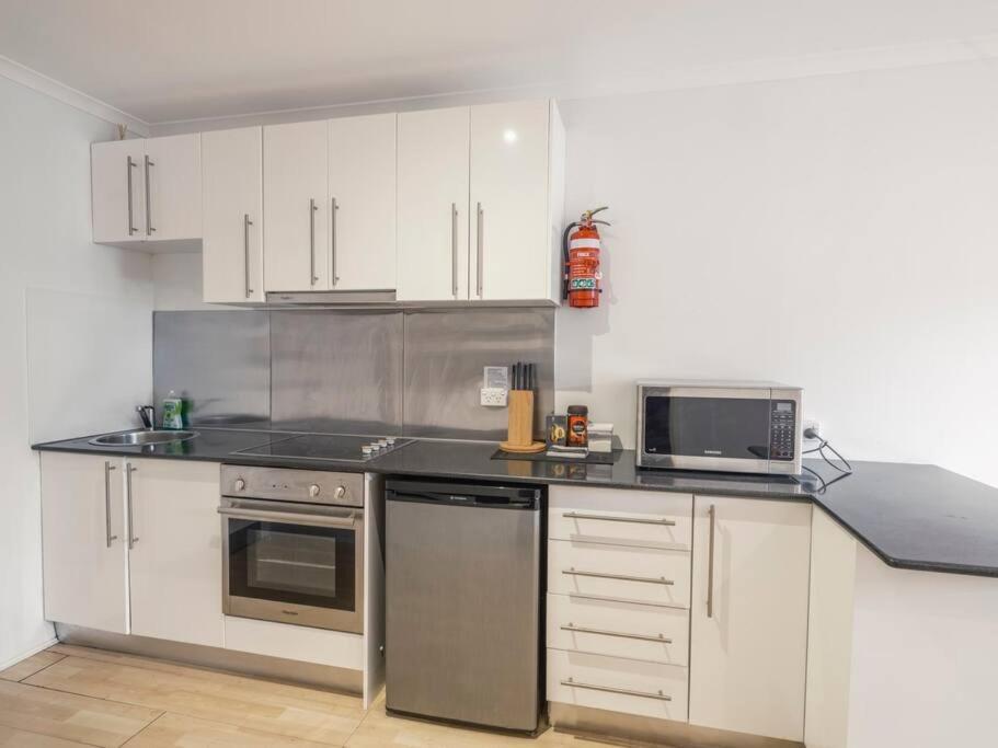New! Ideal 1br Beachside With Pool Apartment Sydney