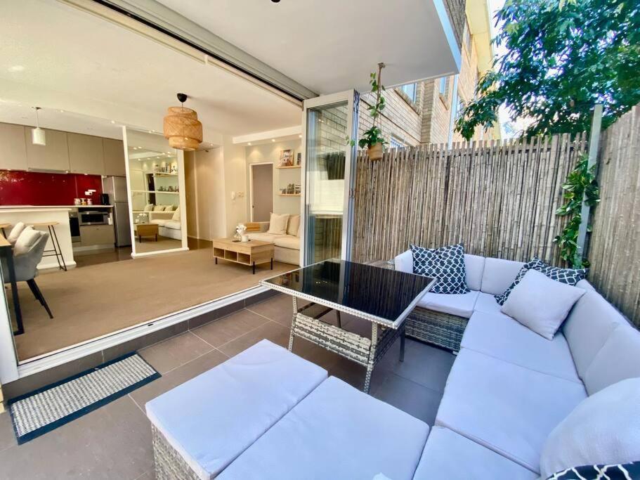 Beautiful 1 Bedroom Unit 1 Block From Coogee * Sydney