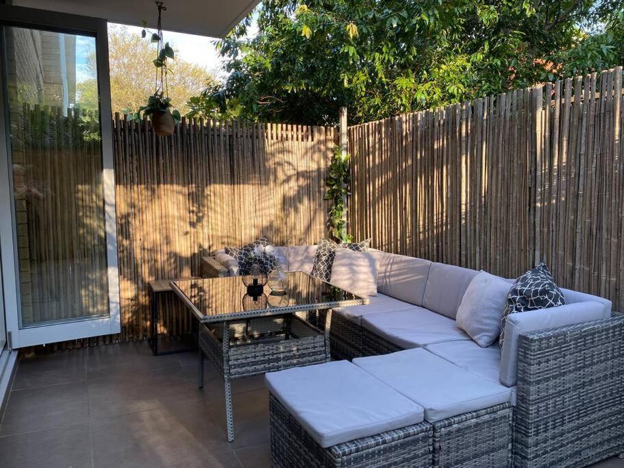 Beautiful 1 Bedroom Unit 1 Block From Coogee *