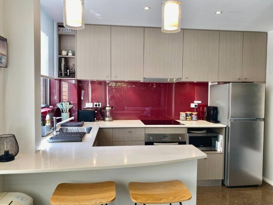 Beautiful 1 Bedroom Unit 1 Block From Coogee