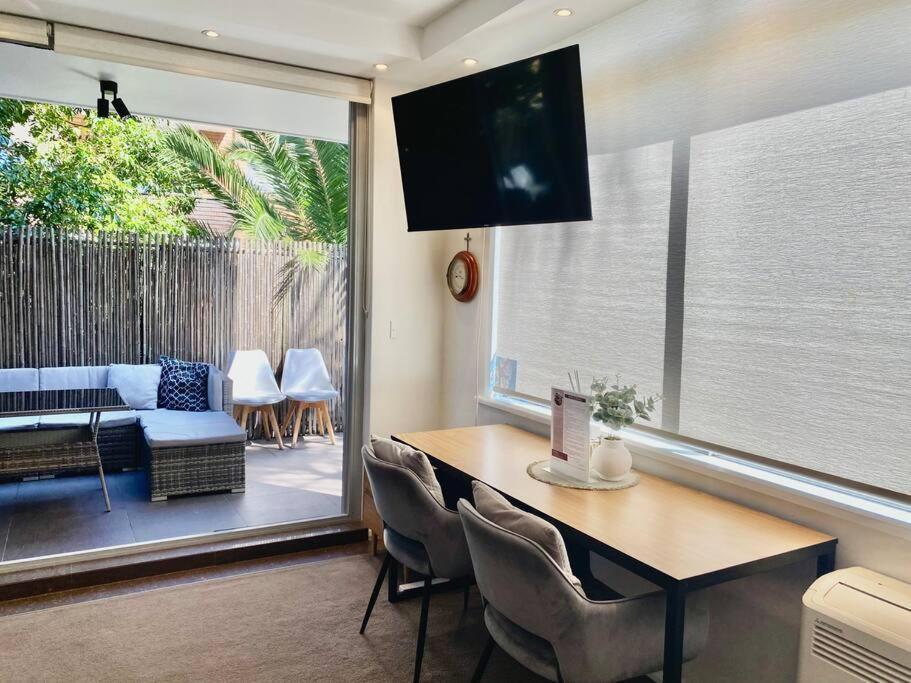 Beautiful 1 Bedroom Unit 1 Block From Coogee Apartment *