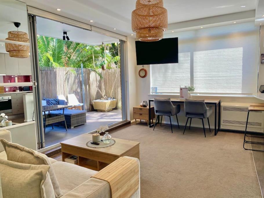 Beautiful 1 Bedroom Unit 1 Block From Coogee Apartment *