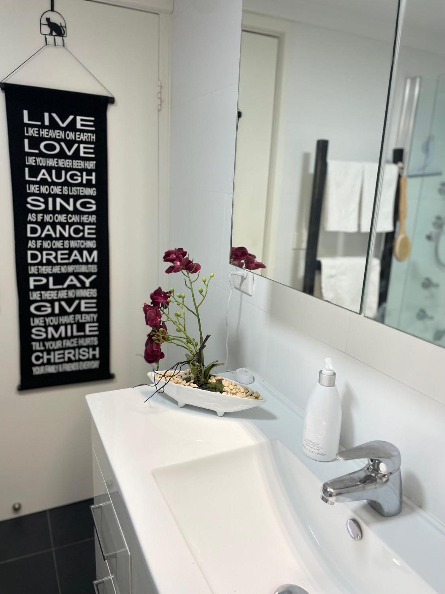 Manly Beachfront Apartment Sydney
