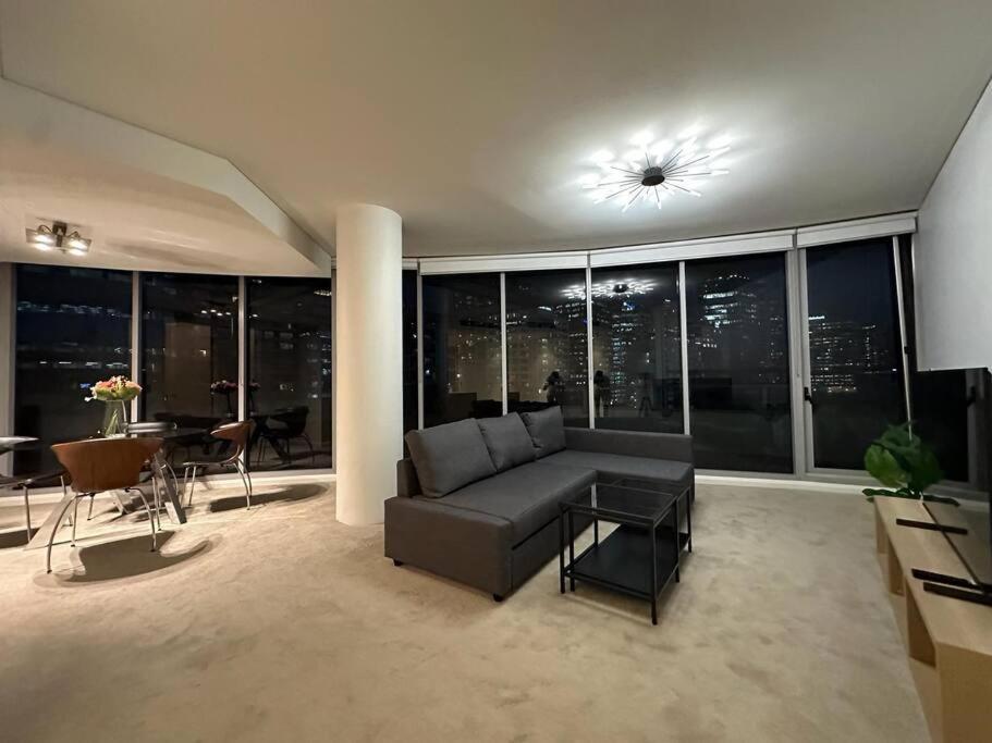 Cozy 2 Bedroom Darling Harbour
