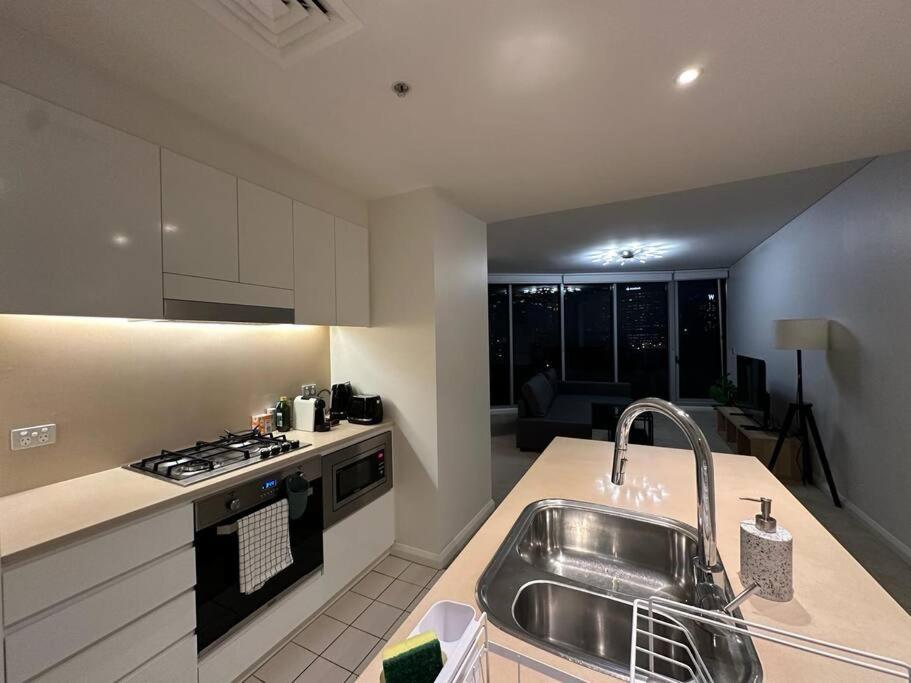 Cozy 2 Bedroom Darling Harbour Apartment *