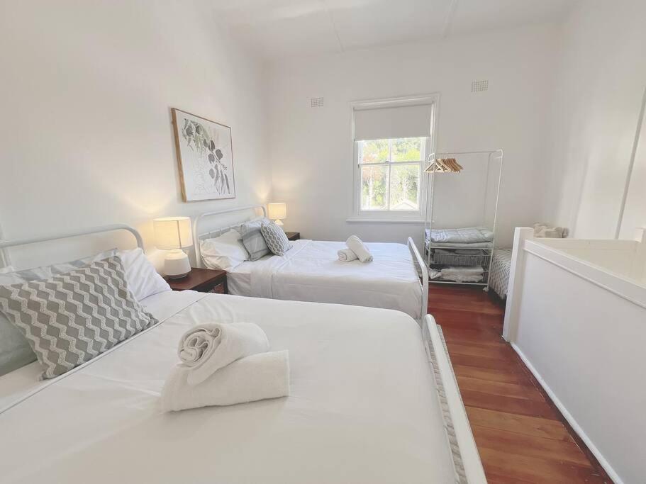 One Bedroom Loft Close To Ashfield Station * Sydney