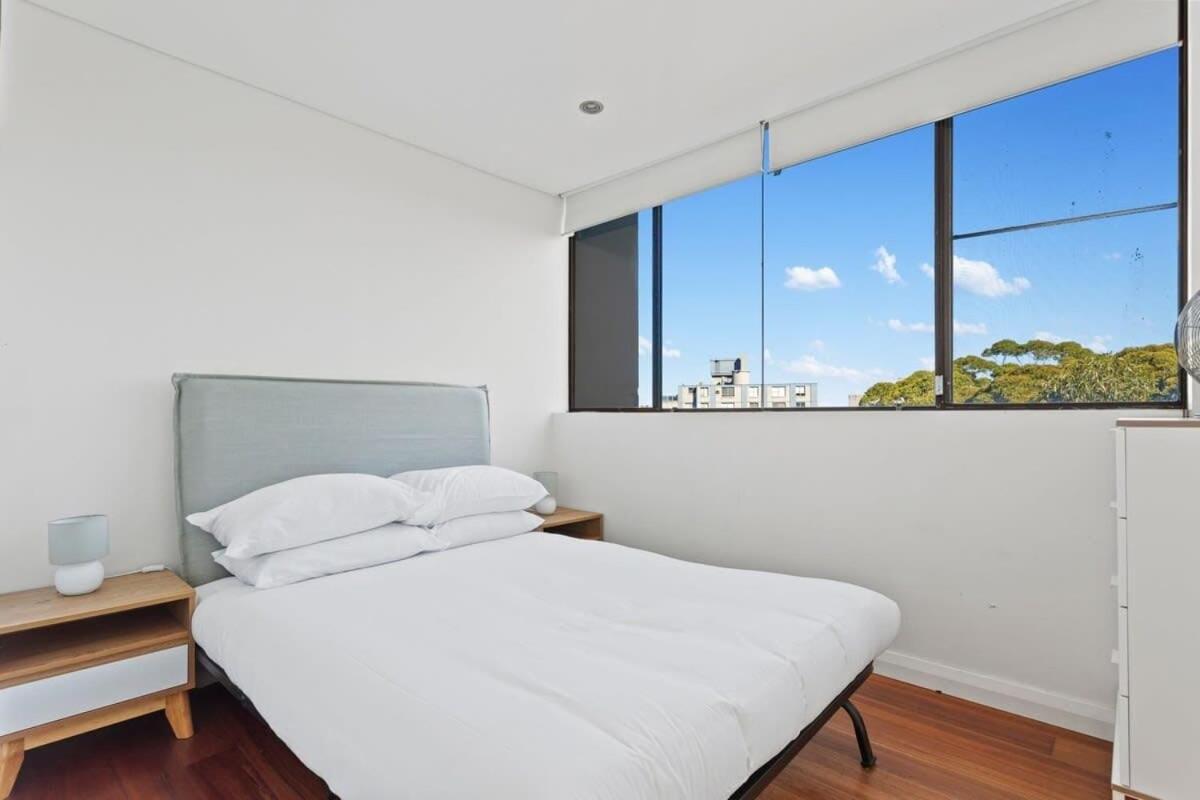 Prime Location 2-bed With Parking Sidney