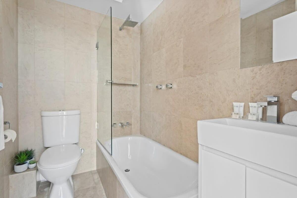 Prime Location 2-bed With Parking Apartamento