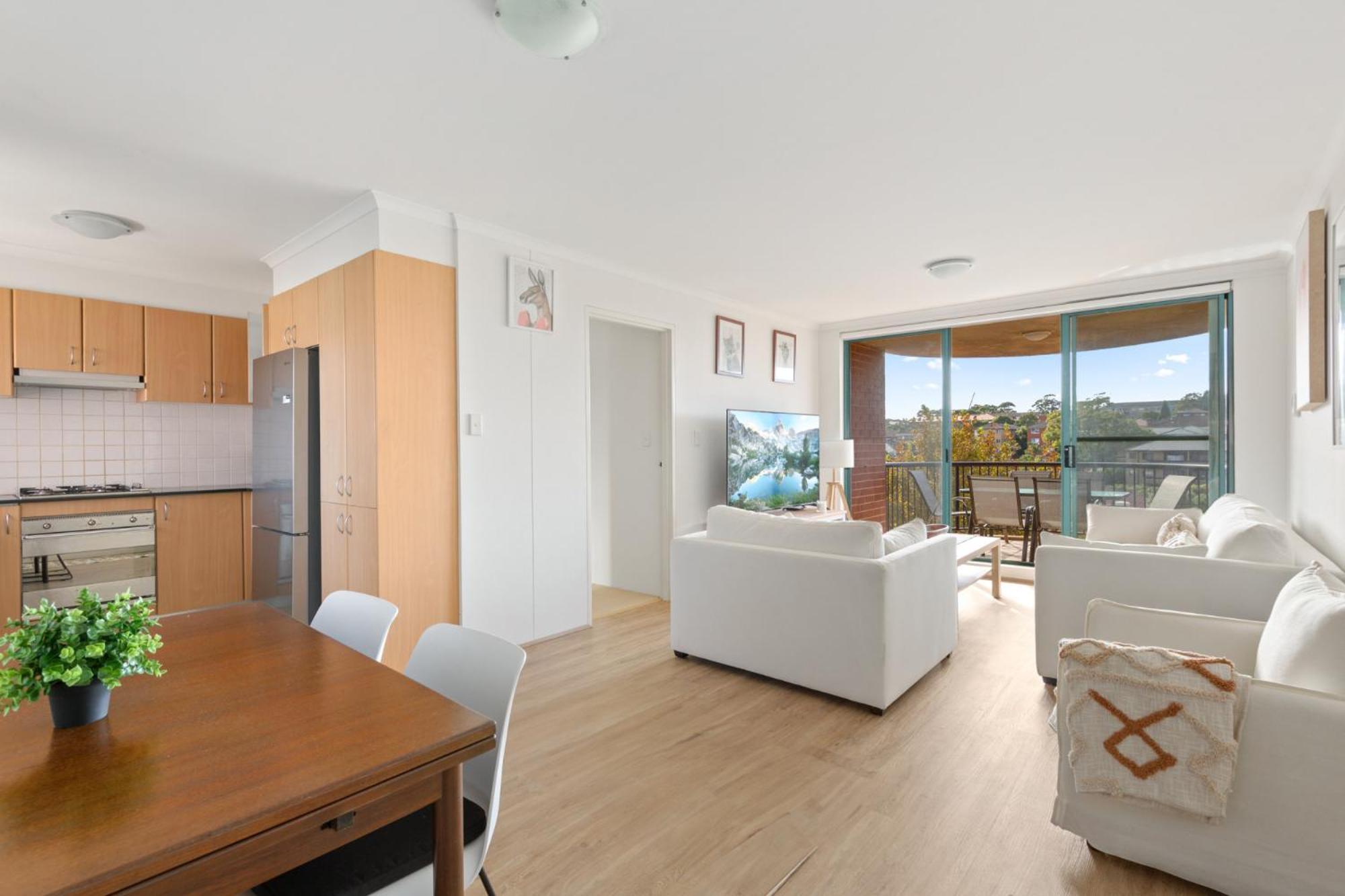 Spacious 3-bed With Alfresco Dining By Amenities Apartment