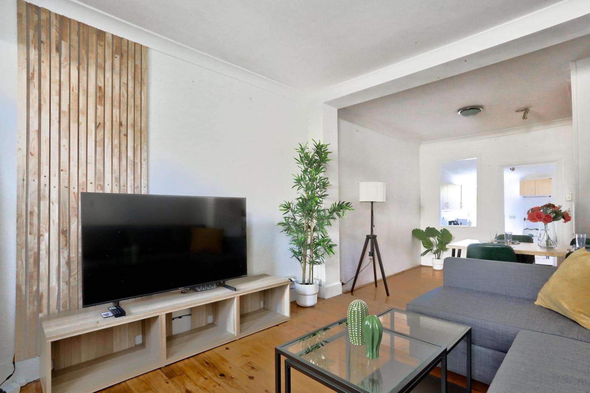 Delightful 2 Bedroom House Pyrmont 2 E-bikes Included