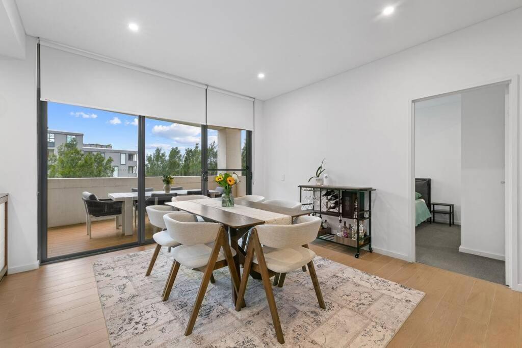 Luxury Waterfront 2 Bed Near Olympic Park & Parra *