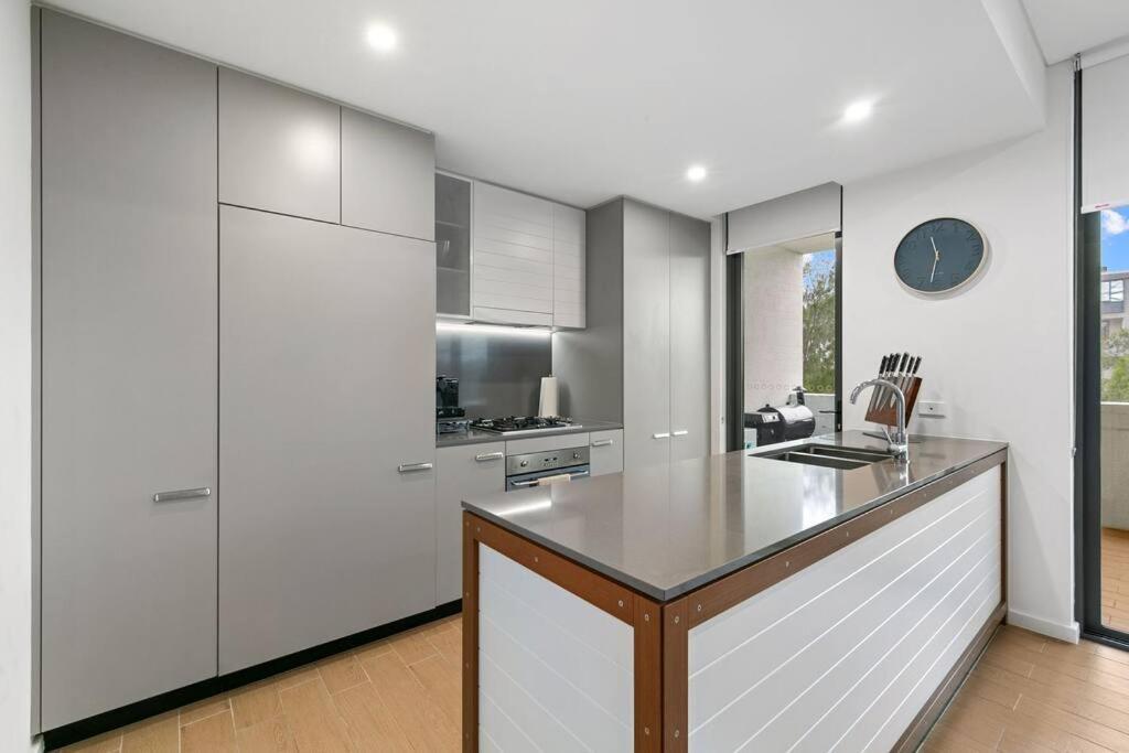 Apartment Luxury Waterfront 2 Bed Near Olympic Park & Parra Sydney