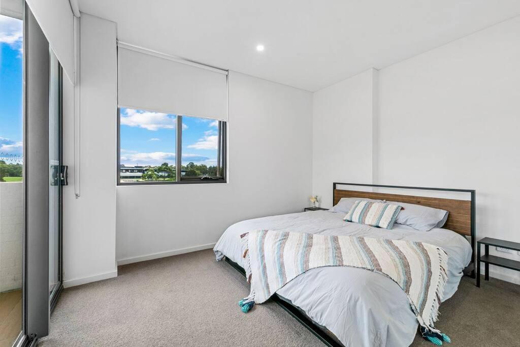 Luxury Waterfront 2 Bed Near Olympic Park & Parra Sydney